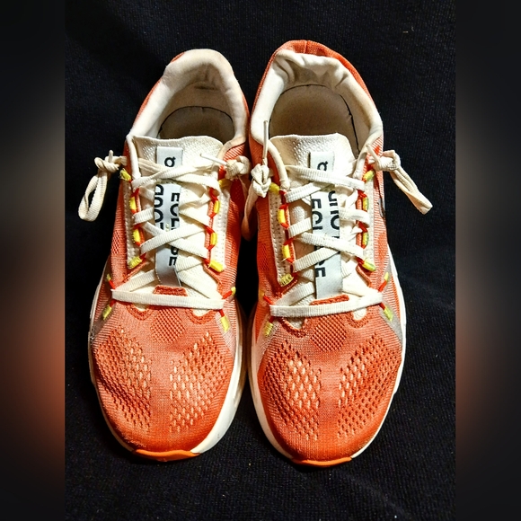 On Cloudeclipse Running Athletic Sneakers - Picture 2 of 11